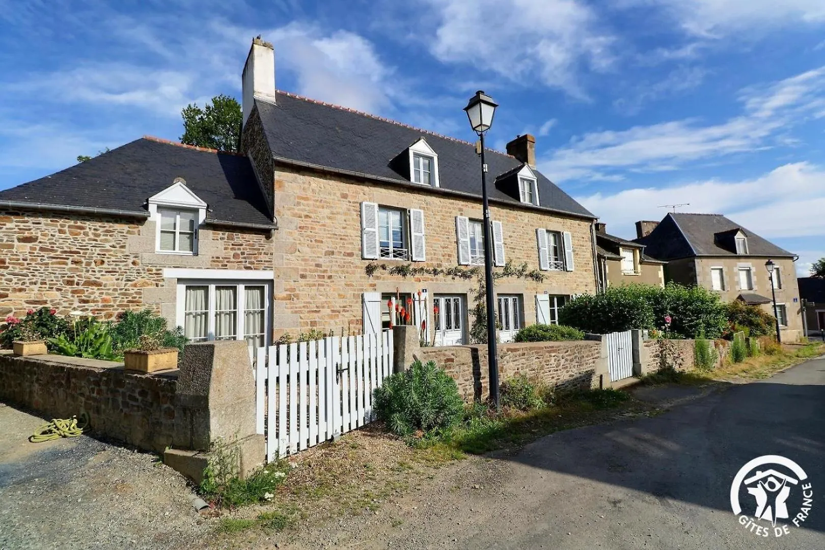 住宿加早餐酒店 Bazouges-la-PérouseLe Jardin De Quercus住宿加早餐旅馆