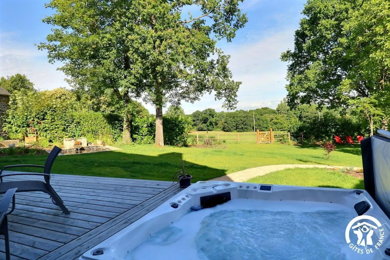 Bed and Breakfast Le Jardin De Quercus Bazouges-la-Pérouse 0*,  Francia